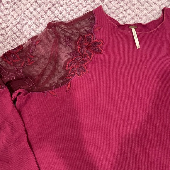 Free People A-Line Mesh Shoulder Top size M - Picture 2 of 3